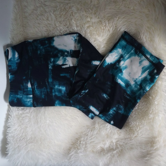 3/$20✨ LNC Citrus active blue paint print activewear capris leggings, large - Picture 2 of 8